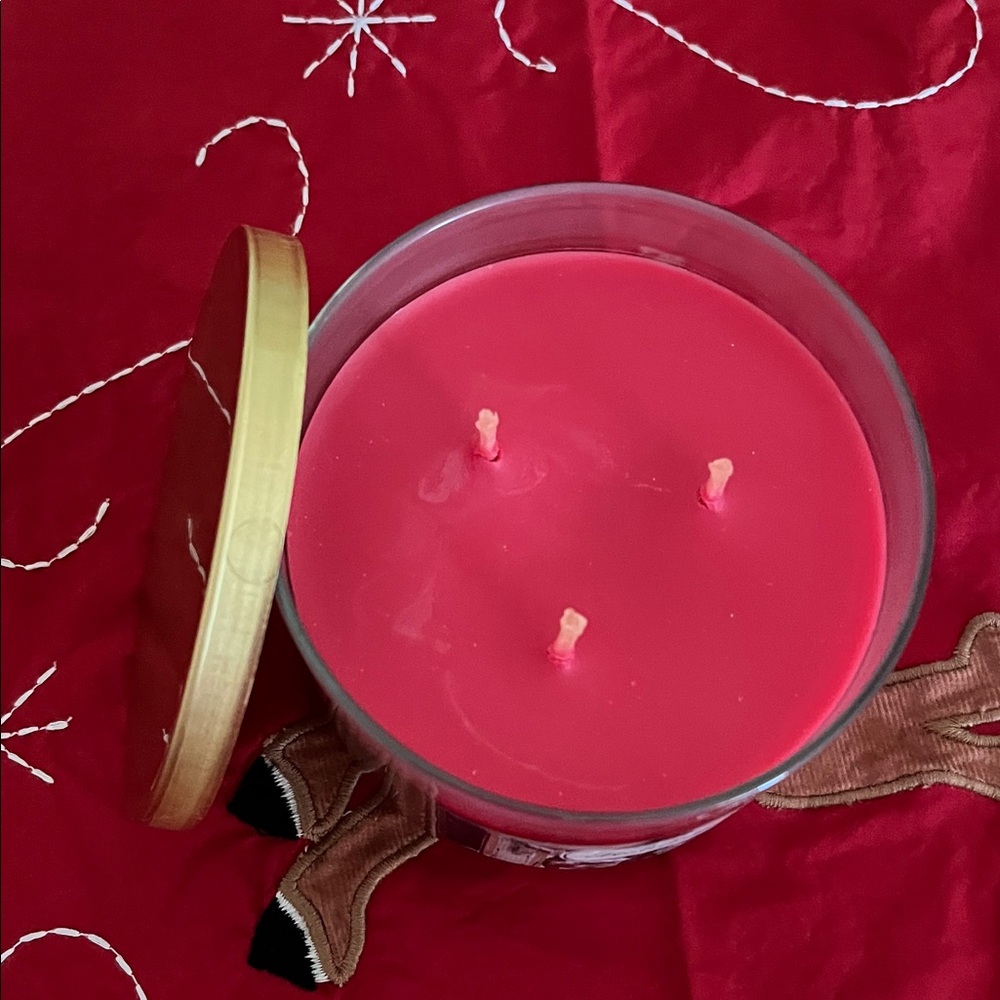 Bath & Body Works White Barn Holiday 3 Wick 14.5 Oz Candle in Red with Gold lid - Picture 5 of 7